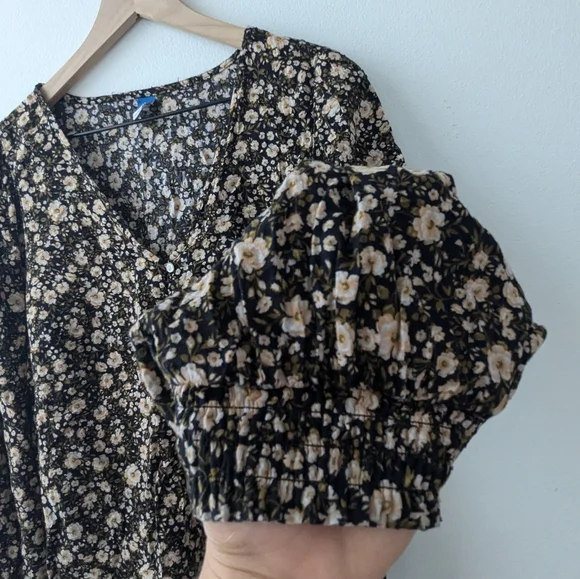 ❤️ Old Navy women's L floral button shirt shirred cuffs - Picture 4 of 4